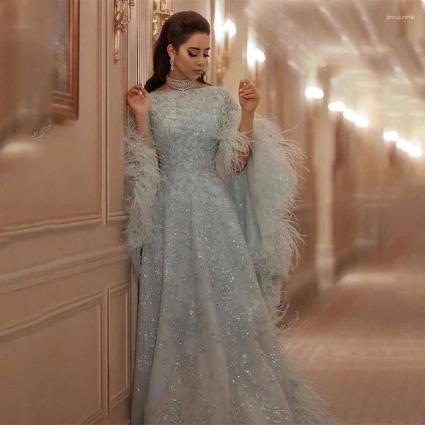 Robes de fête Luxury Aqua Bleu une ligne de plume perle Tull Tull Shiny Soirée avec des robes Cape For Women Wedding 2024