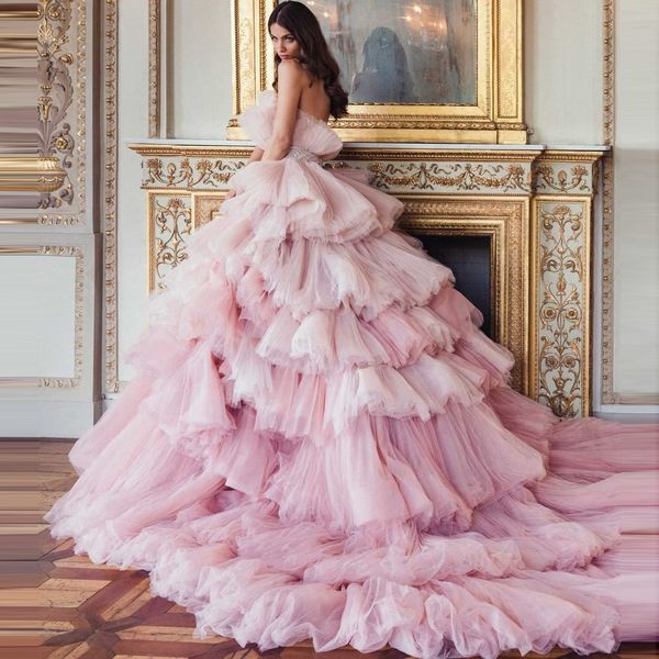 Robes de soirée Robe de bal de luxe Tulle soirée arabe Dubaï robes de mariée colorées sans bretelles gonflées longue traîne en couches volants robe de bal 230208