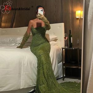 Robes de fête Luxury Dubai Serme Green Soirée avec des gants 2024 Élégants robes de mariée en Arabie saoudite élégante