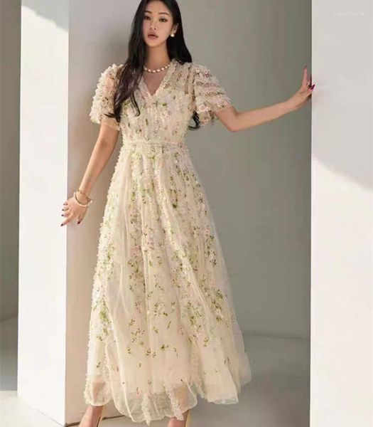 Robes de soirée de luxe de haute qualité été broderie lourde fleur maille longue robe femmes col en V à manches courtes volants mince balançoire robe de vacances