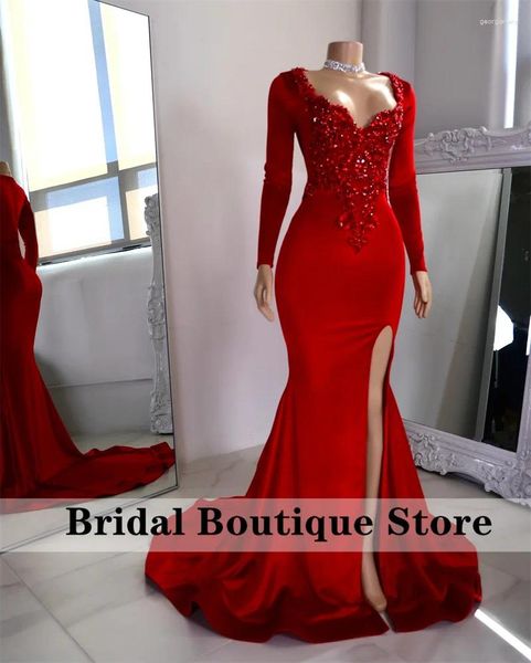 Robes de fête Luxury Red Diamonds Prom Robe 2024 Manches longues Cristaux de perles de perles Robe de soirée réception de mariage Robe de soirée