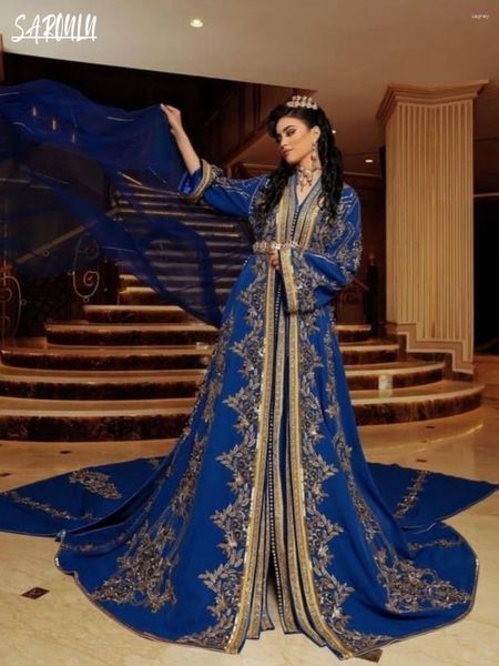 Robes de fête Luxury V-Neck Perking Evening Kaftan Gold Appliques Robe Vintage A-Line Plus Taille Versidos de Gala