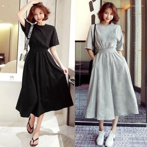 Robes de fête robe à manches moyennes grande jupe de la fille coréenne à moitié taille longue col rond rond femme décontractée