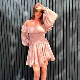 Robes de soirée Mini asymétrique épaule dénudée manches longues robe de cocktail courte une ligne robe de soirée en mousseline de soie rose pour les jeunes