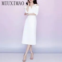 Feestjurken Miuximao 2024 Hoge kwaliteit Springsummer Elegante kledingset van mode Slip Solid Long Women Vestide