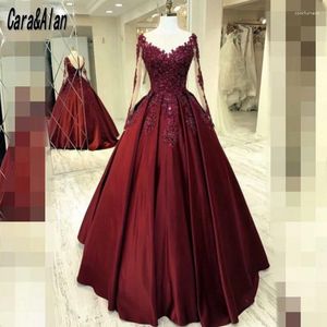 Feestjurken bescheiden bordeauxige avond lange mouwen Lace Applique Arabische Dubai prom -jurken sprankelende trouwjurk
