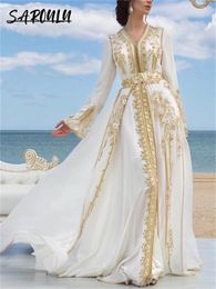 Vestidos de fiesta Muslim A-Line Chiffon Wedding Wedding Vestido Cinturón de manga larga Apliques Morrocan Prom Arabic Evening Formal Gown