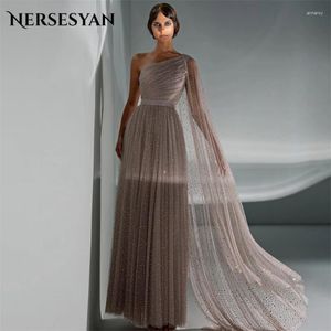 Feestjurken nersesyan glitter een schouder prom jurken lange mouwen tule plooien avond elegant een lijn gedrapeerde vestidos de fiesta