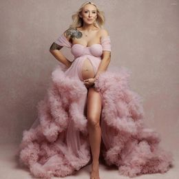 Des robes de fête sur l'épaule de maternité rose femme empire Robe de bal de taille avec des volants tulle poshoot boudoir lingerie