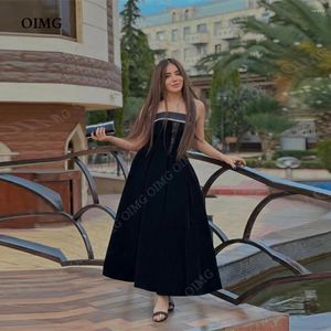 Robes de soirée OIMG Classique Noir Velours Une Ligne Soirée Formelle Arabe Femmes Robe De Bal Sans Manches Sans Bretelles Occasion