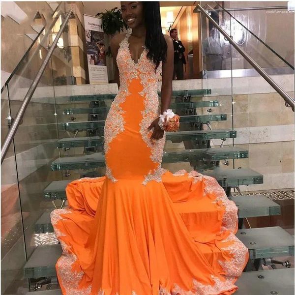 Vestidos de fiesta Halter naranja Long Mermaid Prom Lace Appliques Open Back Back Black Gowns Formal Gowns hechos a medida