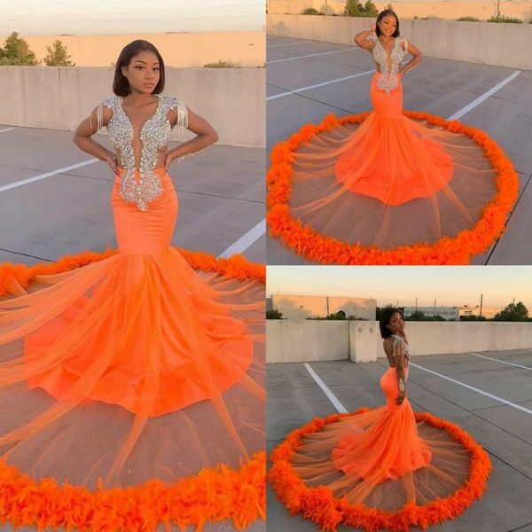 Vestidos de fiesta Sirena naranja Vestidos de noche Abalorios de cristal Top Tren de barrido de plumas Vestido de fiesta Sexy Backless Black Girls Pageant Wear Robe