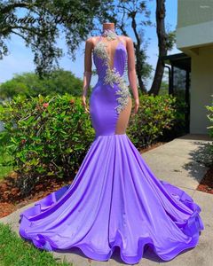 Robes de fête Prom licou violet pour les applications de perles en argent en soirée de mariage sirène sirène