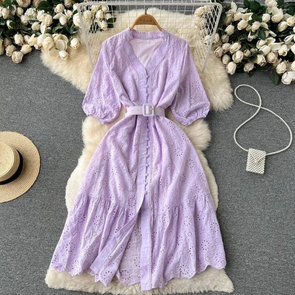 Robes de fête Riche de piste Crochet Hollow Out Robe en dentelle midi rose pour femmes 2024 Summer à manches courtes Robe de vacances élégante