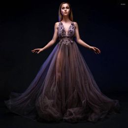 Robes de soirée Robe de bal transparente Robe de nuit Applique Col en V profond Longueur au sol Couches Puffy Tulle Balayage Train Maternité sur mesure