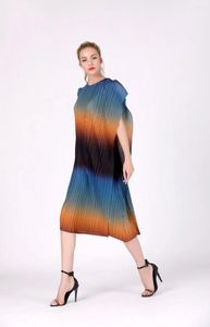 Robes de soirée vente été Miyake robe une pièce plissée mi-longue col rond manches chauve-souris asymétrique ample en STOCK