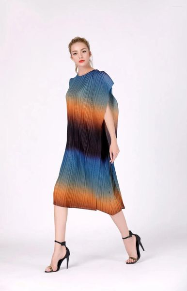 Vestidos de fiesta VENTA Verano Miyake Vestido plisado de una pieza Medio largo O-cuello Manga de murciélago Asimétrico Suelto EN STOCK