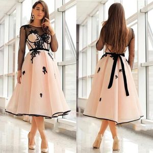 Vestidos de fiesta Sexy Lady Pink Prom Turtleneck Manga larga Tarde Una línea Black Lace Sheer Apliques Vestidos de mujer elegantes