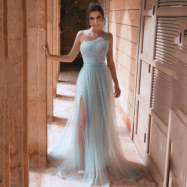 Vestidos de fiesta Sky Blue One Shoulder Sequin Ball Vestido High Slit A Línea Vestido de noche formal Bata de piso árabe Damas de lujo elegantes