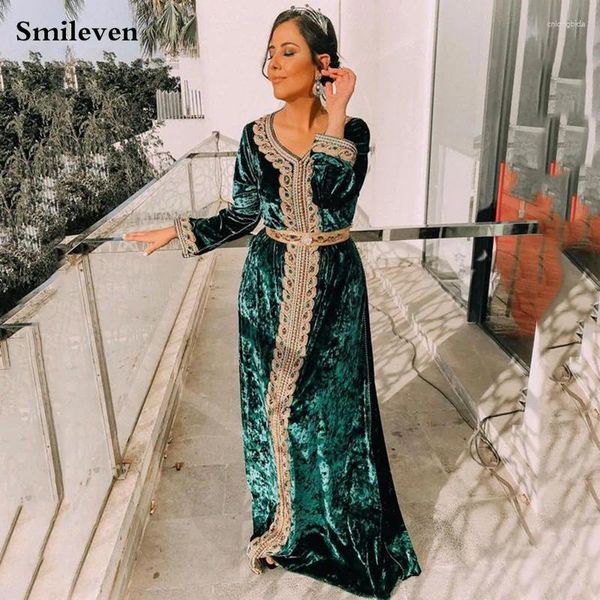 Robes de fête Smileven Green Morocco Caftan Evening V Neck Neck Lace Outfit Dubai Prom Robe Velvet Long Manche Forme