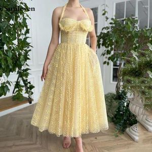 Robes de fête Smileven Jaune une ligne en dentelle de bal Robe de bal Halter Longle Longueur de la cheville CORSET CORSET ROBLES