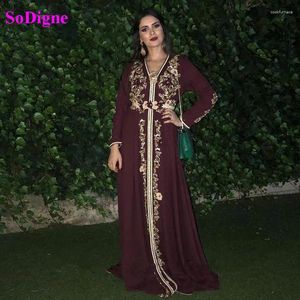 Robes de fête Sodigne Marocain Kaftan Evening V Neck manches longues Appliques de dentelle de bal robe spéciale musulmane arabe robe