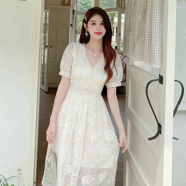 Robes de fête Summer Retro Button Imprimé brodé Sweet Little Fairy Fresh Fresh Hubble Bubble Sleeve Murffon Robe