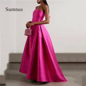 Robes de fête Sumnus Fuschia A-Line Even Bustin Satin Robes de bal sans manches Occasion formelle Robe princesse Saudi Arabie