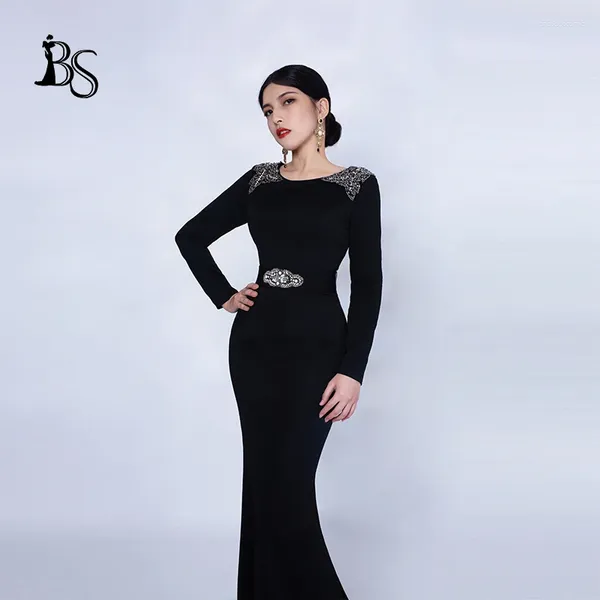 Vestidos de fiesta vestidos de noche negros a medida elegantes perlas de uñas hechas a mano de cuello redondo de manga larga de manga larga cola de ajuste delgado H142