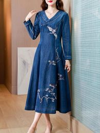 Robes de soirée TIYIHAILEY A-ligne Femmes Longue Mi-mollet À Manches Longues Denim Printemps M-2XL Style Chinois Broderie Cheongsam
