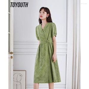 Robes de fête Toyouth Femmes Hobe 2024 Summer Souet à manches V V Neck A-Shape One-Piece Jacquard Chinois Turnbuckle Vintage Mid-Longle Jupe