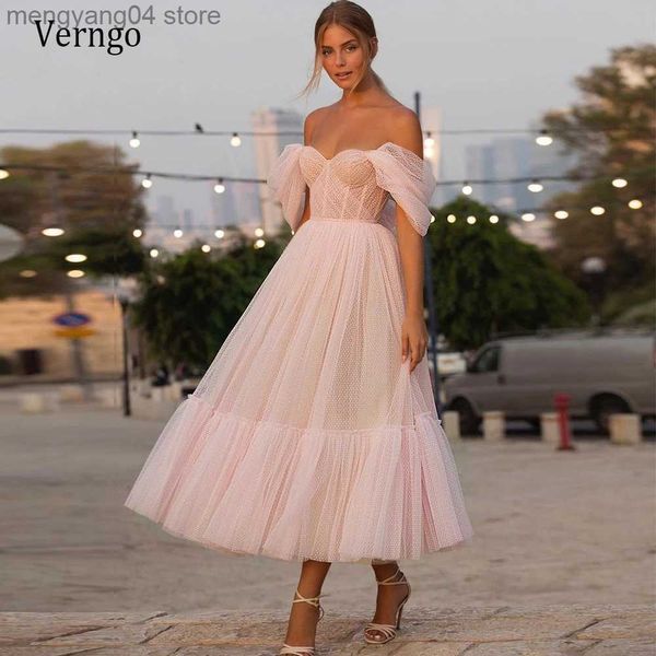 Abiti da festa Verngo Blush Pink Off the Shoulder Dot Tulle Abito da sposa corto con maniche Elegante abito da sposa lunghezza tè per ricevimento festa T230502