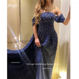 Robes de fête Verngo Luxury Perles Pearls Navy Bleu Longue soirée Saudi Arabe Femmes Off Spowder Veste Occasion Forme Robes de bal 2024