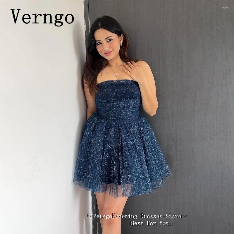 Robes de fête Verngo Navy Blue Mini Tullle Prom Robes sans bretelles Une robe de ligne Simple Short pour femmes