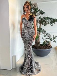 Feestjurken vrouwen beroemdheid luxe in kleding 2024 sexy strapless backless veren pailletten zwarte avond bruiloft club prom jurk