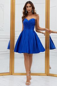 Vestidos de fiesta de satén de satén azul real para mujeres para adolescentes 2023 Sweetheart A-Line Corto Prom Vestido con túnicas plisadas de cóctel