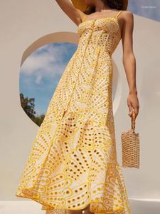 Robes de soirée jaune évider robe d'élégance femmes 2024 été spaghetti sanglé vintage dames sans manches design de luxe vêtements