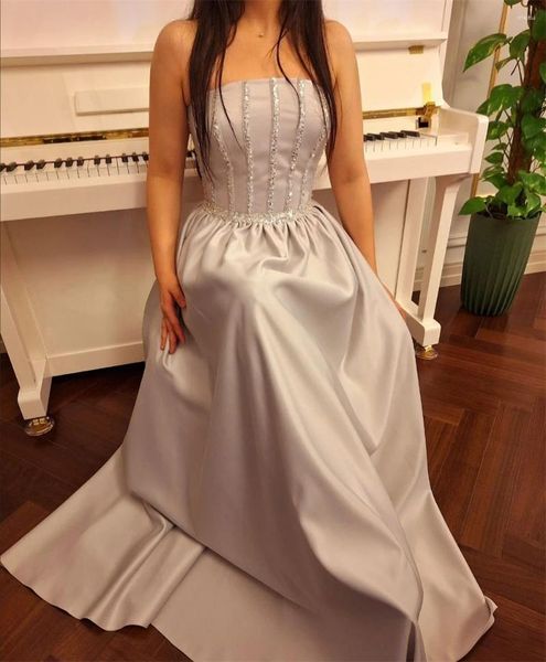 Partykleider Yipeisha Hochwertiges trägerloses Ballkleid Quinceanera Paillettenblumen Drapierte Falte Satin Prom Vestido Formatura