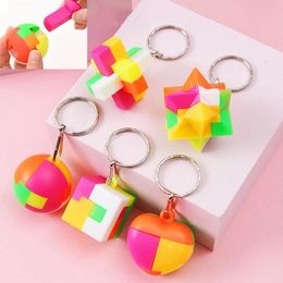 Party Favor 10pcs Puzzle Magique Coloré Assemblage Boule Porte-clés Jouet Adulte Enfants Anniversaire Faveurs Traiter Cadeau Invité Goodie Giveaway Filler