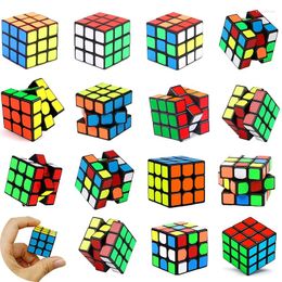 Party Favor 12pcs / sac 3cm Cube magique en plastique Puzzle Jouets Fidgets Enfants Anniversaire Carnaval Cadeaux Prix scolaires Goodie Fillers