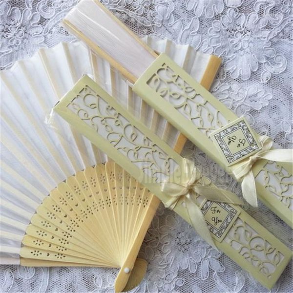 Party Favor 200 pcs/lot personnalisé luxueux soie pli main ventilateur dans une élégante boîte-cadeau découpée au laser faveurs d'anniversaire de mariage pour les invités