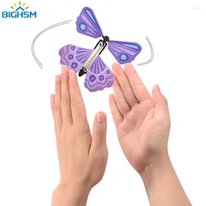 Party Favor 2024 Magic Flying Butterflies Wind Up Toy in the Sky Bookmark Cartes de voeux Caoutchoux Powered Kids Props Surprise Cadeau