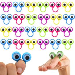Favor de la fiesta 20pcs/bolso títeres de dedo anillos Wiggly Eyeball Toy para niños Favores de cumpleaños Premios del aula Piñata de Navidad