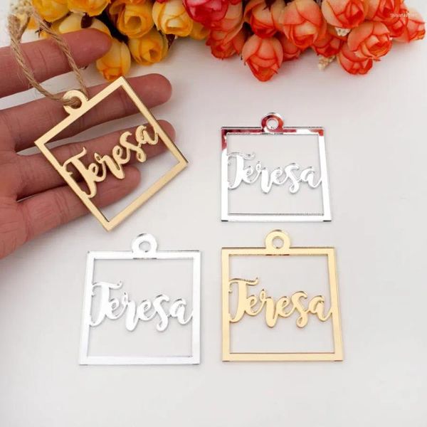 Favor de la fiesta 20pcs Nombre personalizado Mirror 5 cm Square Hollow Out Etiquetas de bautismo personalizado Bautismo Niños Decoración de babyshower Regalos de invitados