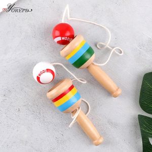 Favor de la fiesta 2 PCS Funny Montessori Wooden Skill Cup Games Ball Juegos Educativos Outdoor Toys for Children Gifts Favors de jardín de infantes