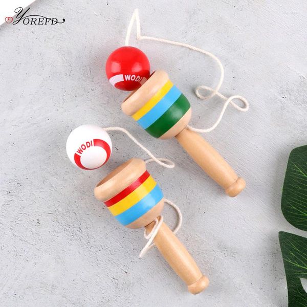 Favor de la fiesta 2 PCS Funny Montessori Wooden Skill Cup Games Ball Juegos Educativos Outdoor Toys for Children Gifts Favors de jardín de infantes