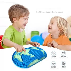 Feest voorkeur 30 cm groot formaat Lumineuze wereldkaart vorm Giant Jigsaw Puzzle Push Bubble Silicon Popular Game Fingertip Sense 2022