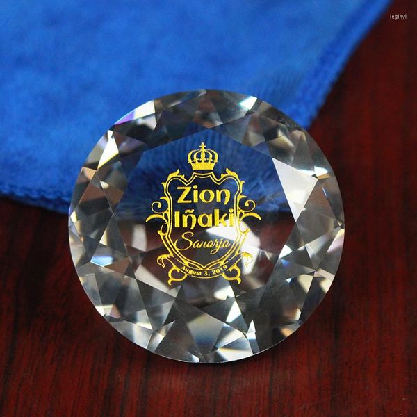 Party Favor 50 Pcs / lot Logo personnalisé gratuit Gravure Cristal Verre Diamant Presse-papiers Mariage Anniversaire Souvenir Cadeaux