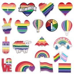 Party Gunst 9 Style LGBT Design Rainbow Creative Heart Yeh Finger Pin Broche Metal Pins Badge Denim Email Rapel Sieraden Gift Vrouwen