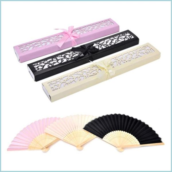 Party Favor Bamboo Silk Fold Hand Fan dans une boîte-cadeau élégante découpée au laser favorise des cadeaux personnalisés 3 couleurs Drop Delivery Home Gar Dhko0